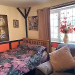 Yarm & Sleeping 4 Next To Fox Covert Pub *