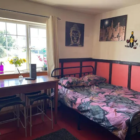 Yarm & Sleeping 4 Next To Fox Covert Pub * Kirklevington