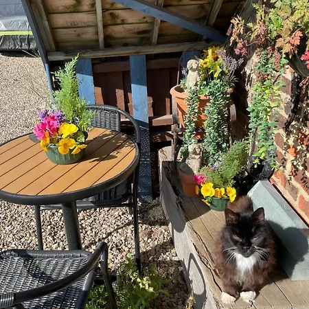 Дом отдыха Yarm Cottages Sleeping 4 Next To Fox Covert Pub *